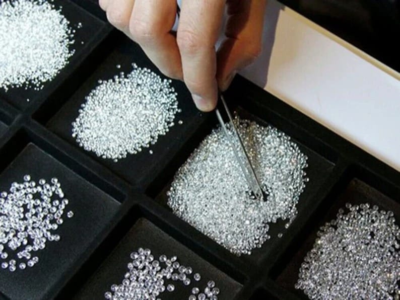 Loose lab-grown diamonds